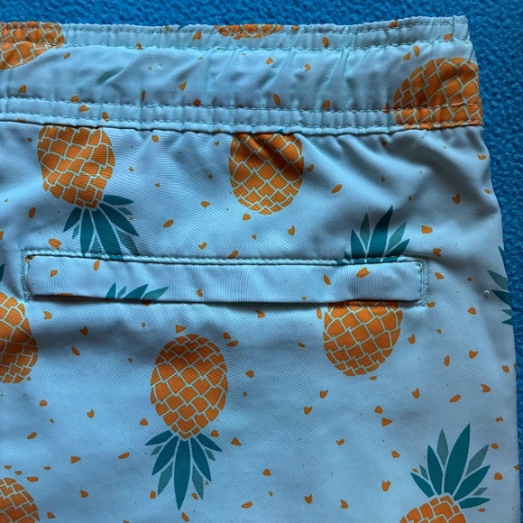 NEW Member's Mark Men's Resort Swim Trunk with a pineapple pattern - Picture 4 of 4
